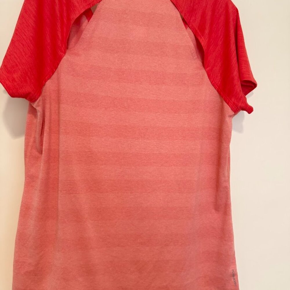 North Face Flash Dry Short Sleeve Shirt in Salmon Color, Size XL - Picture 2 of 5